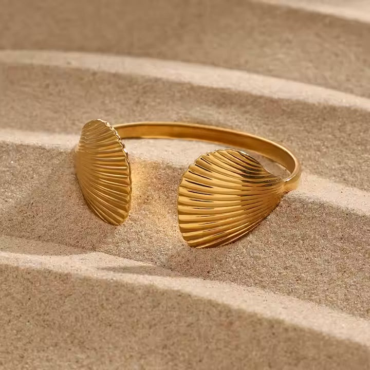Seashell Embrace Bracelet