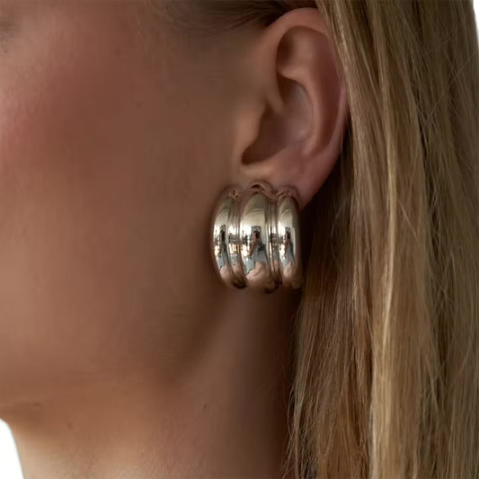 Three-Layer Twisted hoops