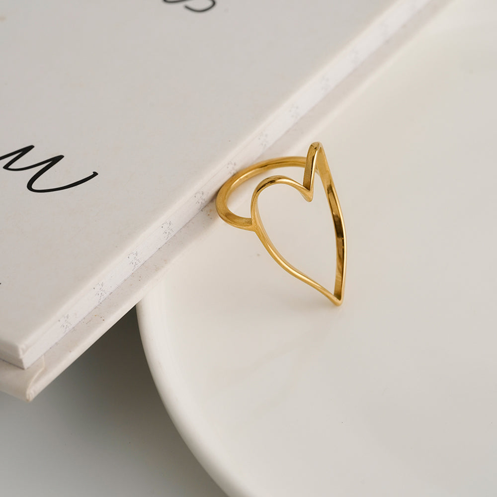 Big Linellae Heart Ring